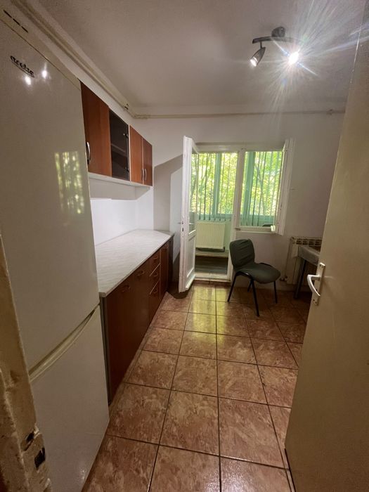 Inchiriez apartament 3 camere zona Soarelui