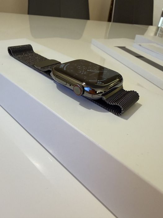 Apple Watch Series 8 45mm Graphite Stainless Steel