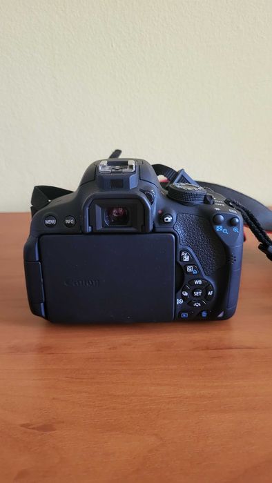 Canon 700d + obiectiv 18-55 mm