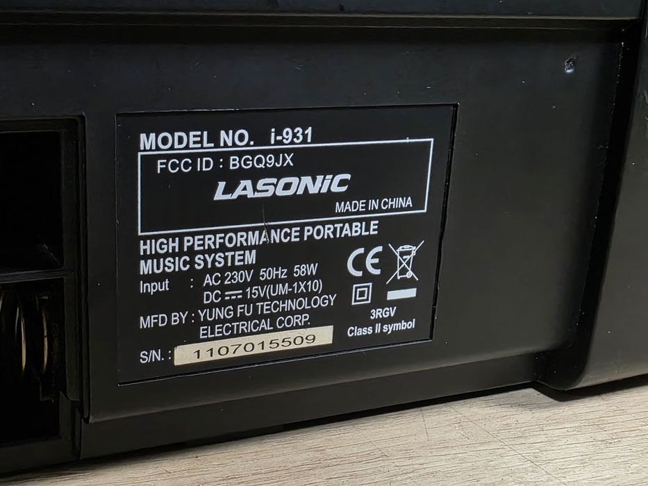 Boombox LASONIC i-931, retro , stick, usb, radio, ipod dock ,aux in