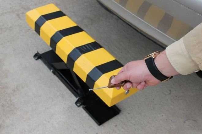 Автоматический парковочный барьер с пультом.Анти парковка