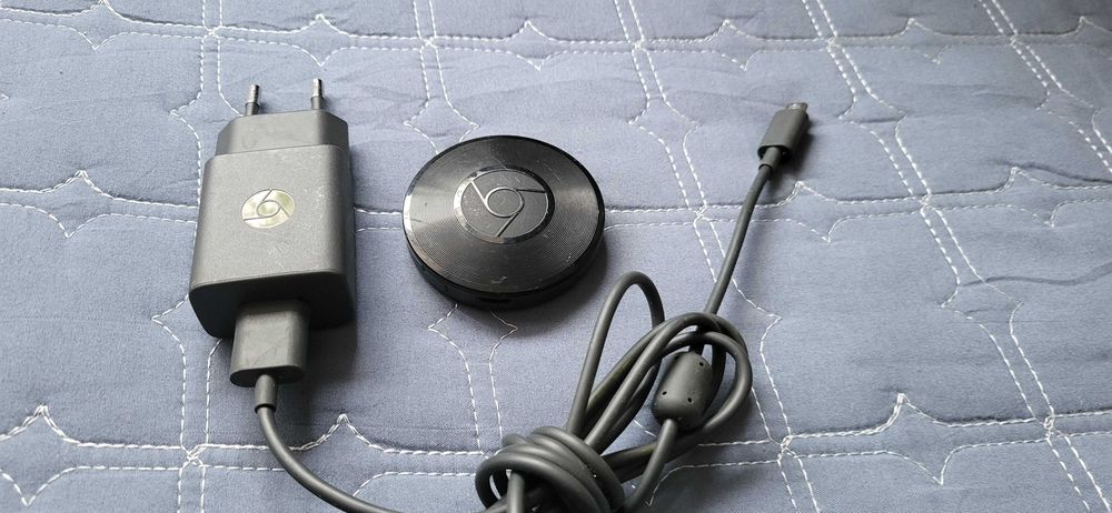 Google Chromecast Audio Media Streamer - RUX-J42   se vinde cum se vede in poza