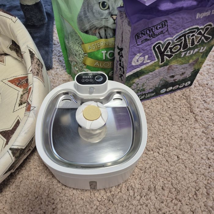 Loc joaca, disperser apa automat, cos de dormit pentru pisici