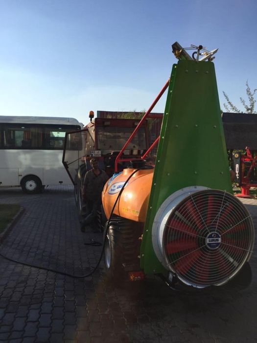 Опрыскиватель 2000 литров для сада Пирамида