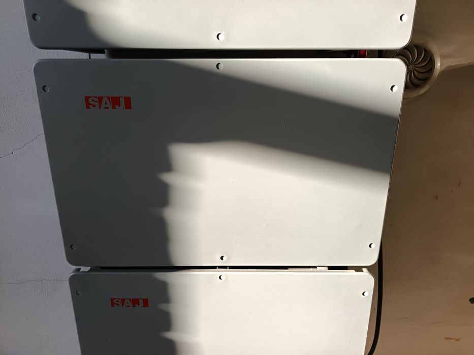 Invertor Saj de 6 Kw și 3 bateri de 16 Kw