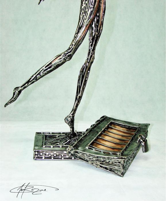 Sculptura otel -Andrei Ghita .Cadou deosebit