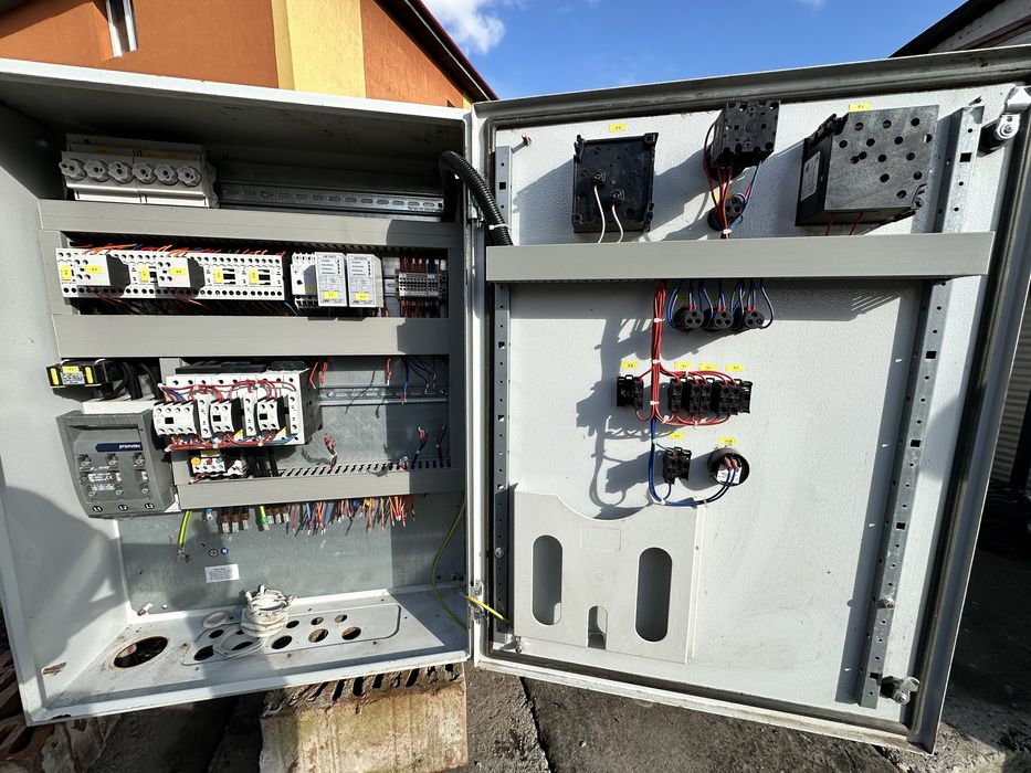 Vand  panou electric industrial 2 bucati
