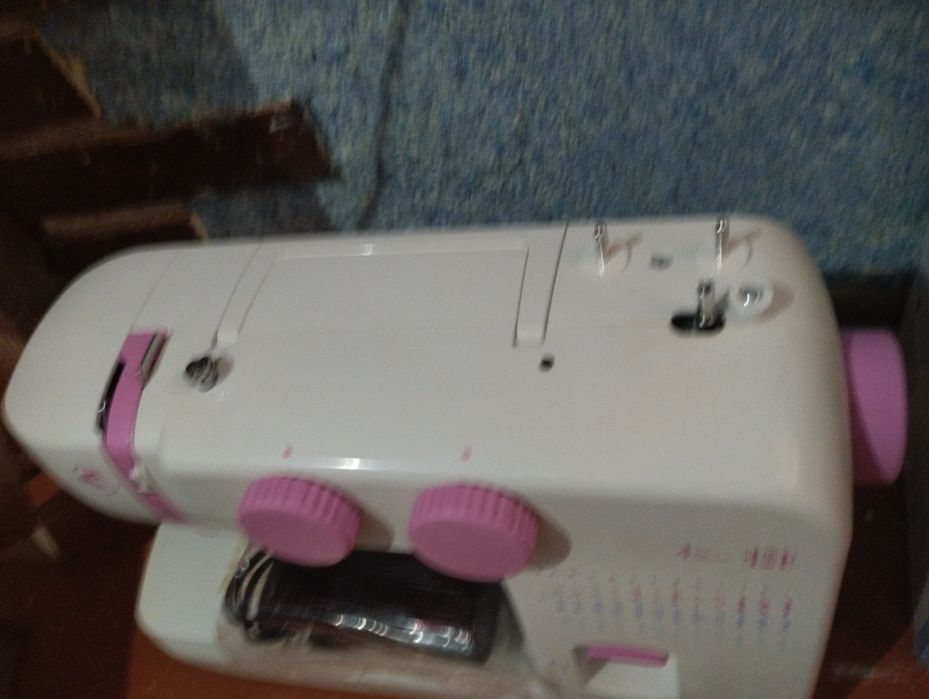 Продаётся швейная машинка