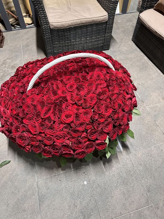 Корзина из 303 роз 150,000 тг