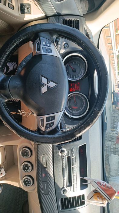 Vând Mitsubishi lancer