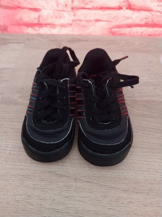 Маратонки Адидас 19 номер