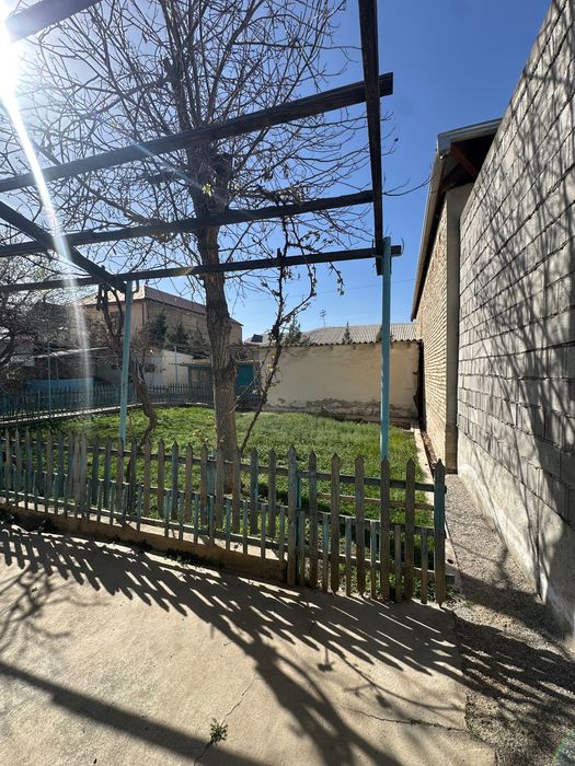 Продаю г. Навои, в военном городке зем. участок 8 соток