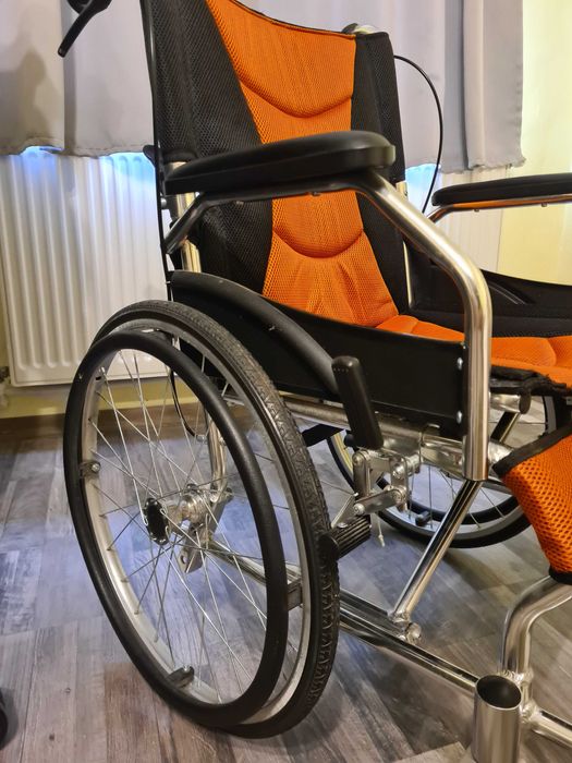 Scaun cu rotile pliabil