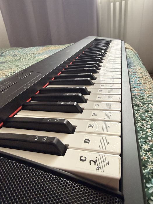 Pian digital Yamaha NP-12 (61 clape)