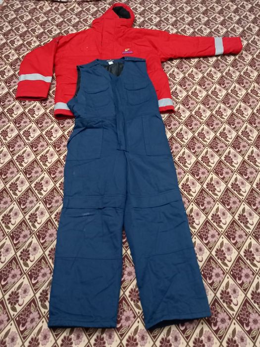 Спецовка асты үстімен