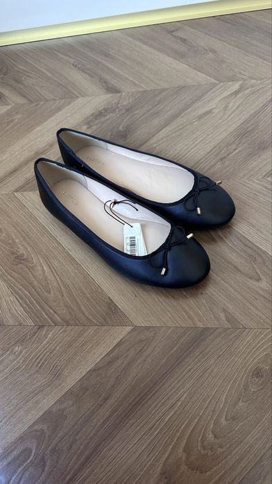 Новые тёмно-синие кожаные балетки