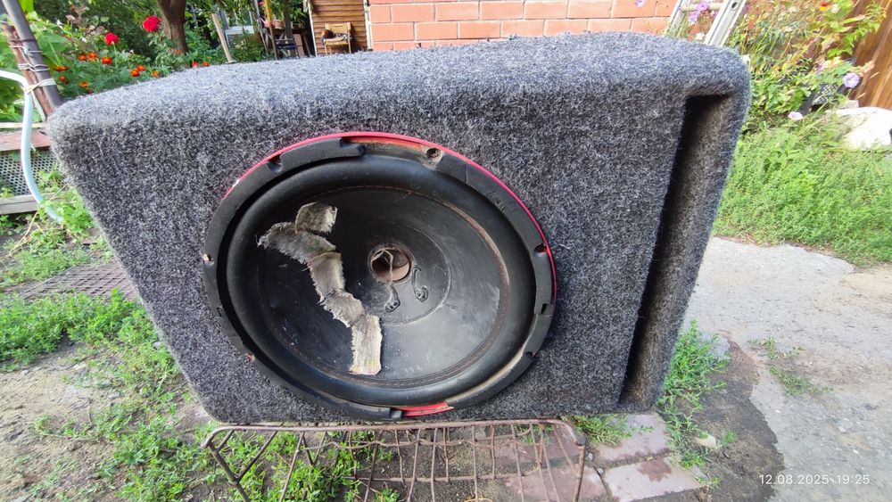 Сабвуфер в хорошем состоянии