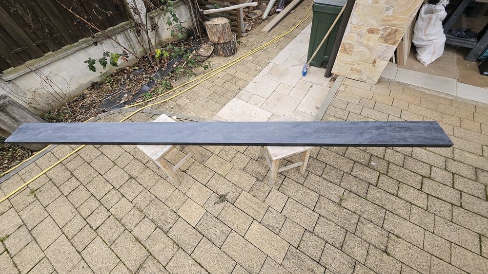 Blat ingust sau pervaz pentru geam