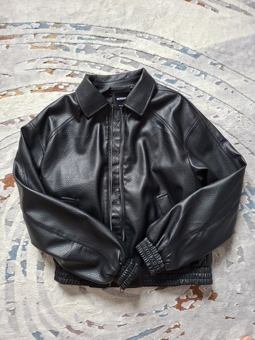 Кожаная куртка bershka