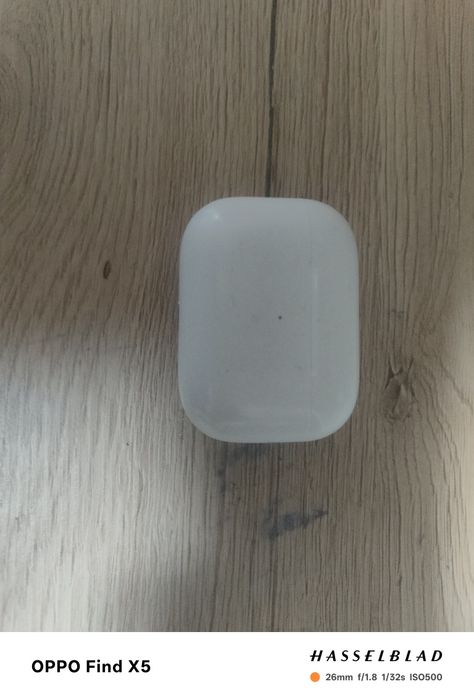 Airpods pro 2 cu o casca defecta
