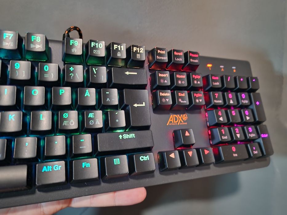 Tastatură mecanică ADX Optical Mechanical – switch-uri maro