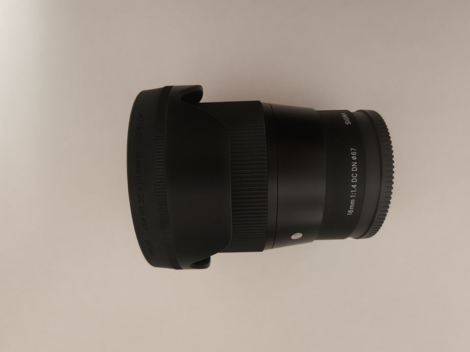 Sigma 16mm f 1.4 (apentru Sony)