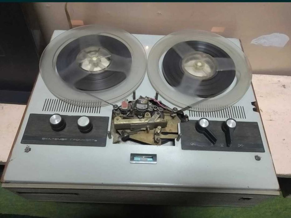 Катушечный магнитофон Снежеть-301.