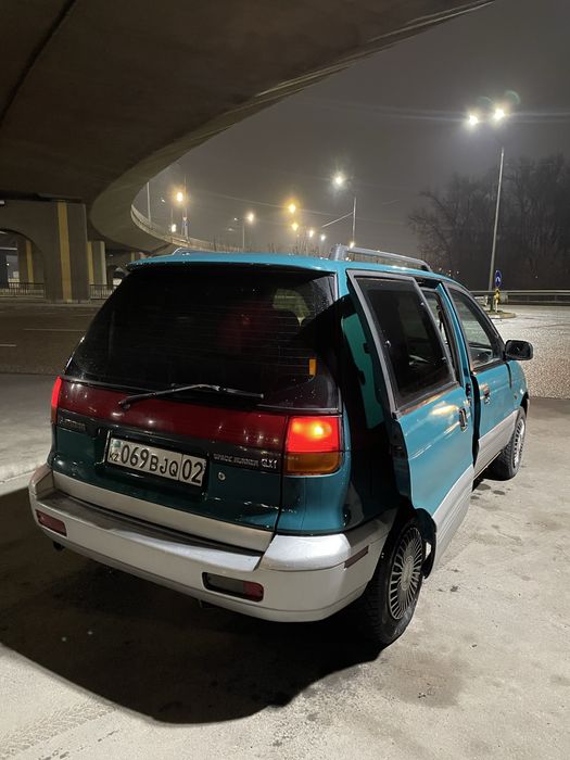 ПРОДАМ Mitsubishi Space Runner (автомат)