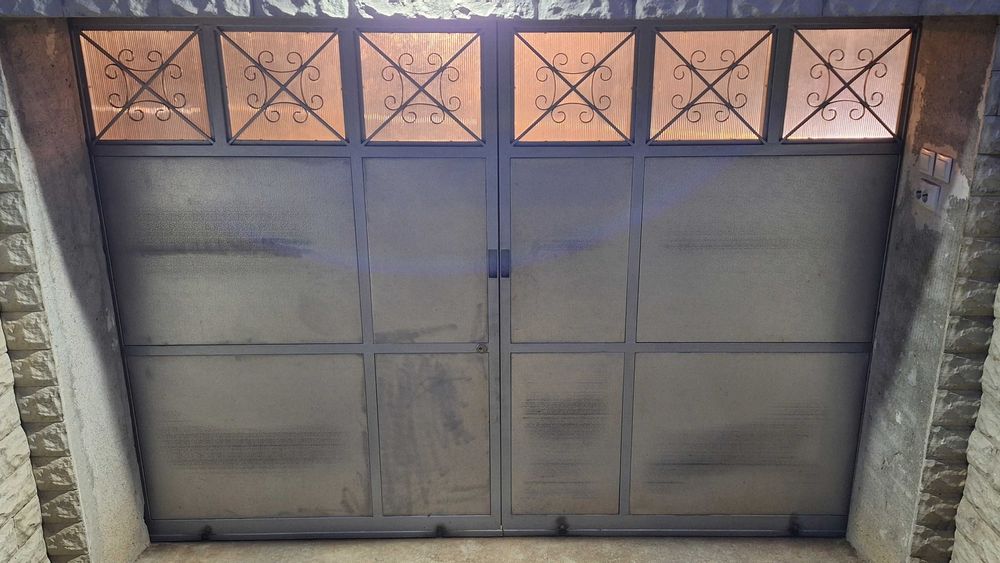 Usa de garaj culisanta compusa din 2 bucati 146 x 211