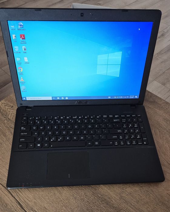 Vănd 2  laptop-uri ASUS