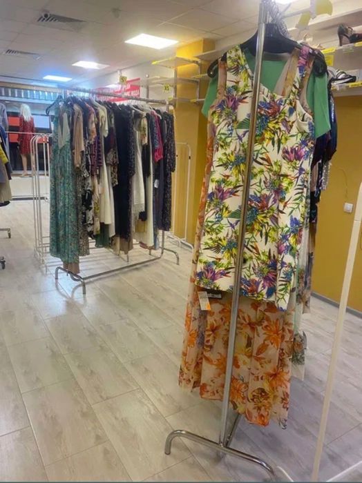 Щендер за дрехи  за магазин