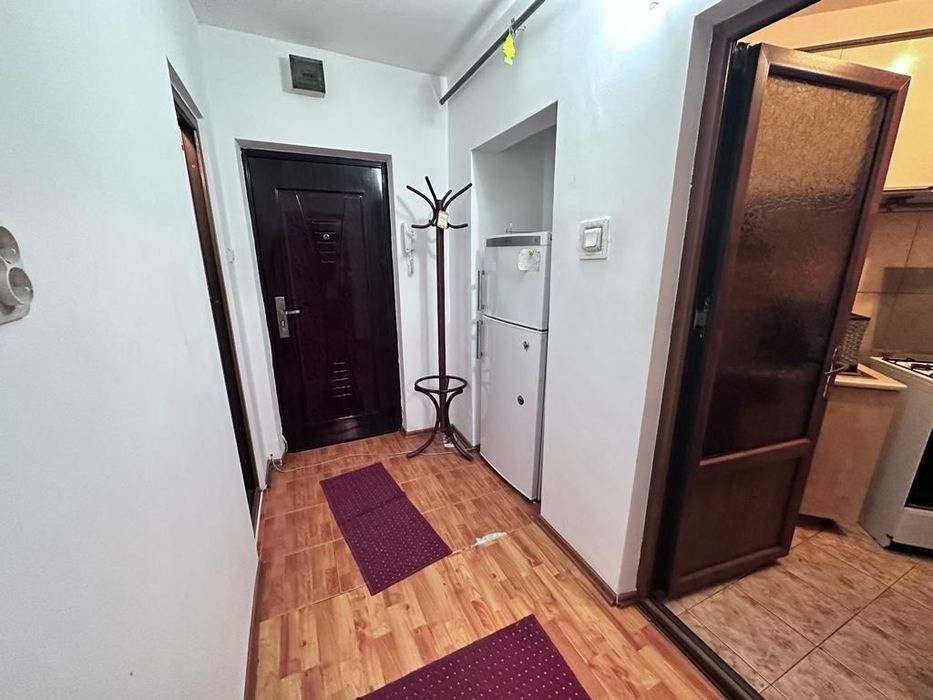 Închiriez garsoniera