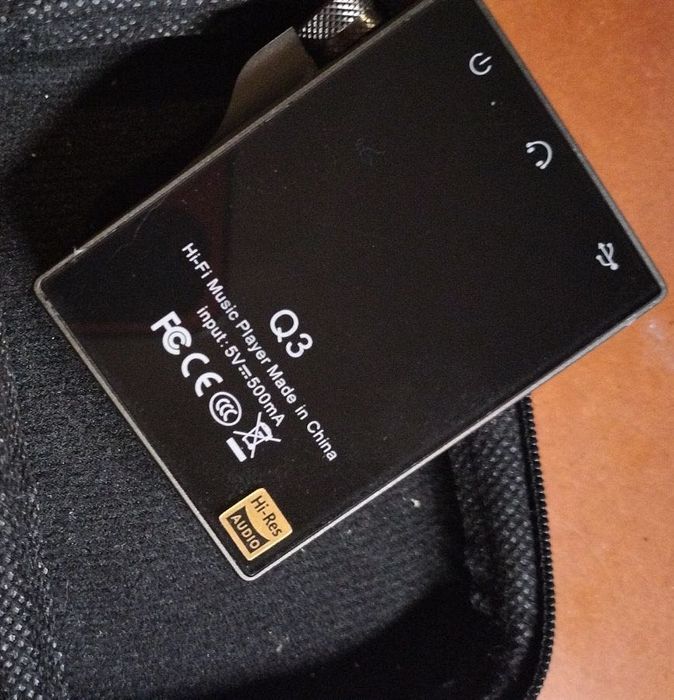 Q3     Hi Res музикален плеър  със слушалки Beyerdynamic