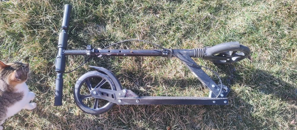 Trotinete și biciclete in stare functionala