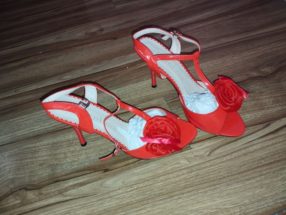 Элегантные босоножки 40 размера