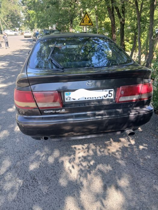 Продам  тайоту  карину е 1993г 2куб