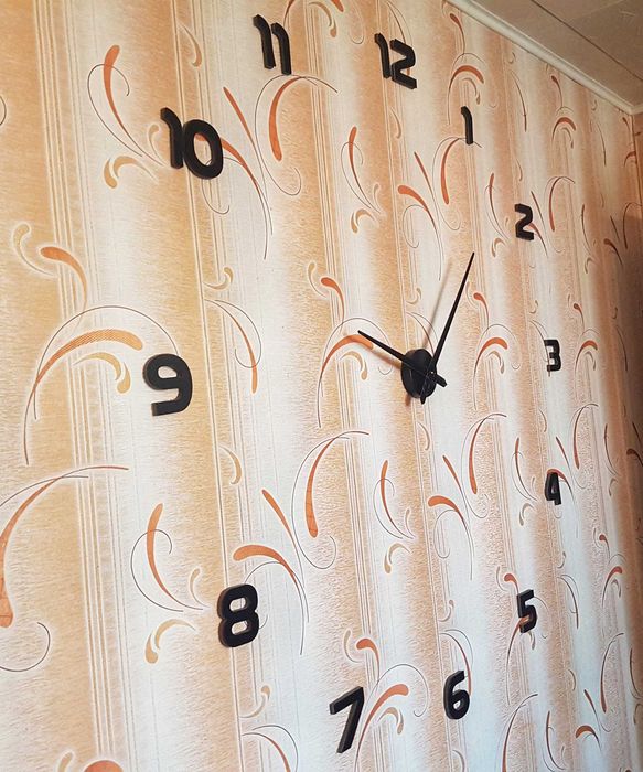 Большие настенные 3D часы.
