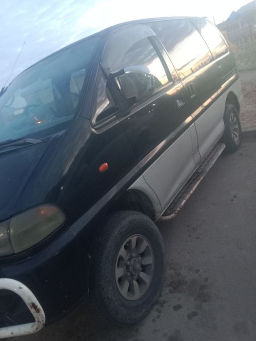 Митсубиси делика.