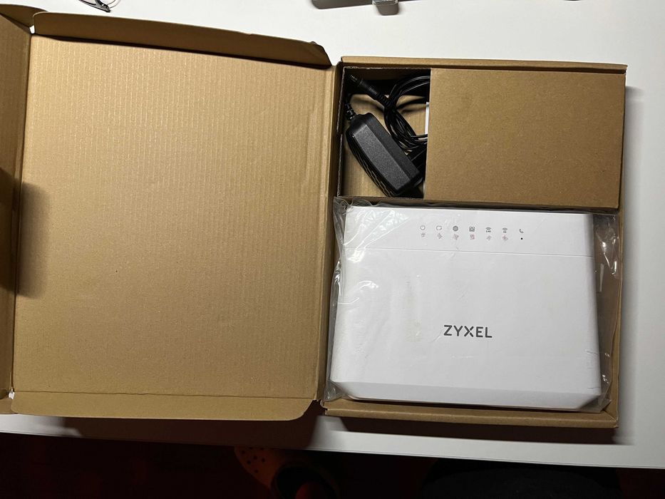 Двухдиапазонный гигабитный роутер Zyxel EMG5523