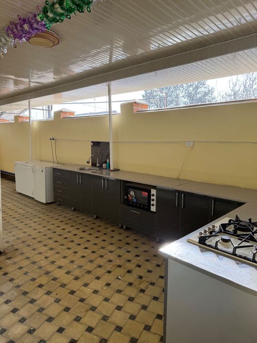 Shahar markazida fayzli hovli uy