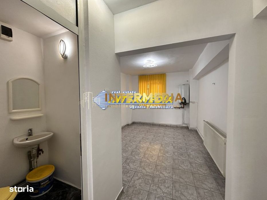 INCHIRIERE Spatiu Comercial CETATE Bulevard 34 mp. Centrala Termopane
