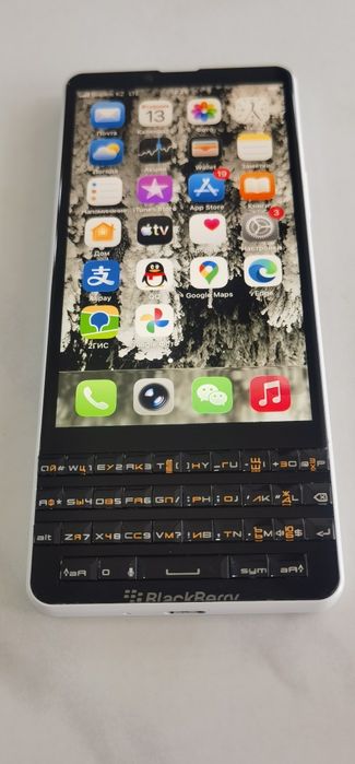 Iphone SE3+Blackberry P9983