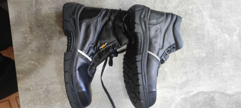 Продам берцы новые