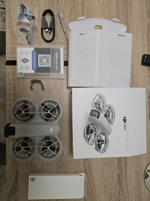 Drona DJI Neo - ca noua cu accesorii