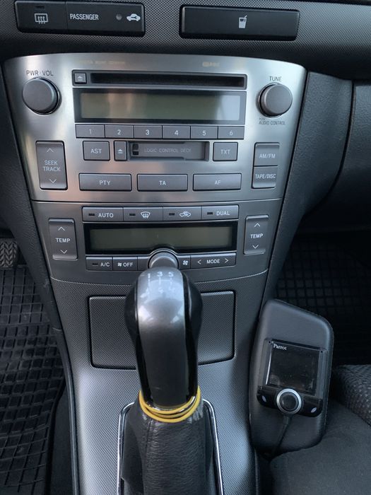Vând Toyota Avensis 2.0