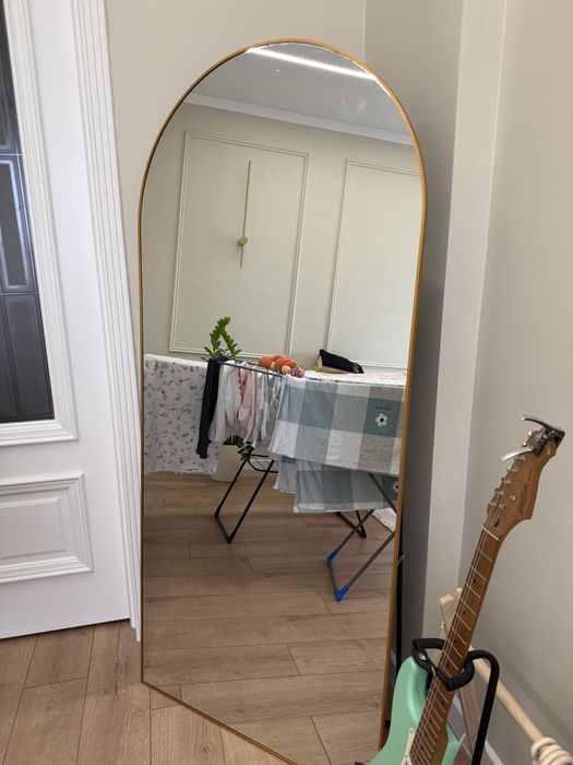 срочно продаю большое зеркало напольное/настенное зеркало