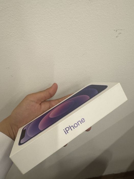 Продам Iphone 12