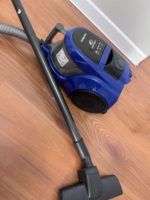 Продам технику (пылесос)