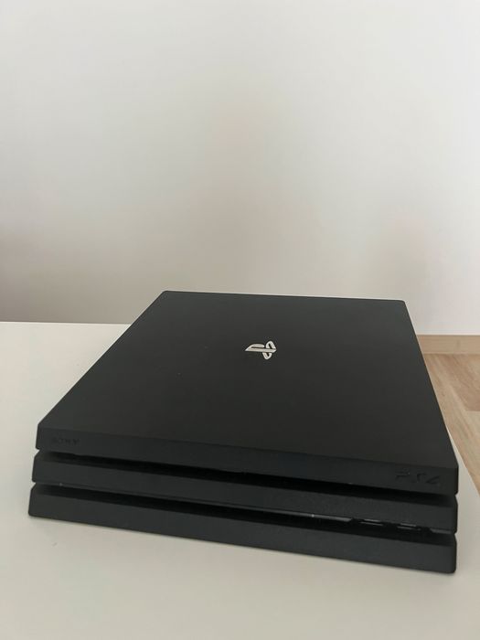 Play Station 4 pro 1TB