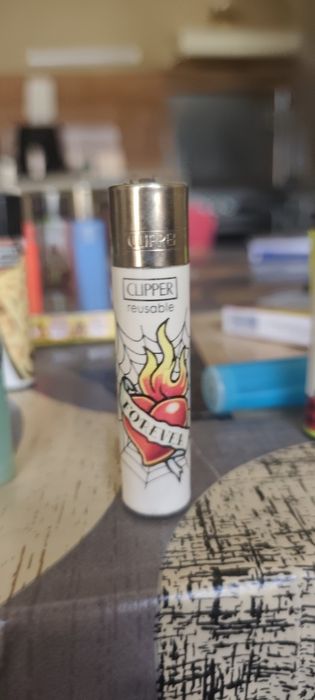 Колекция от 37 оригинални запалки Clipper + подарък дисплей (поставка)